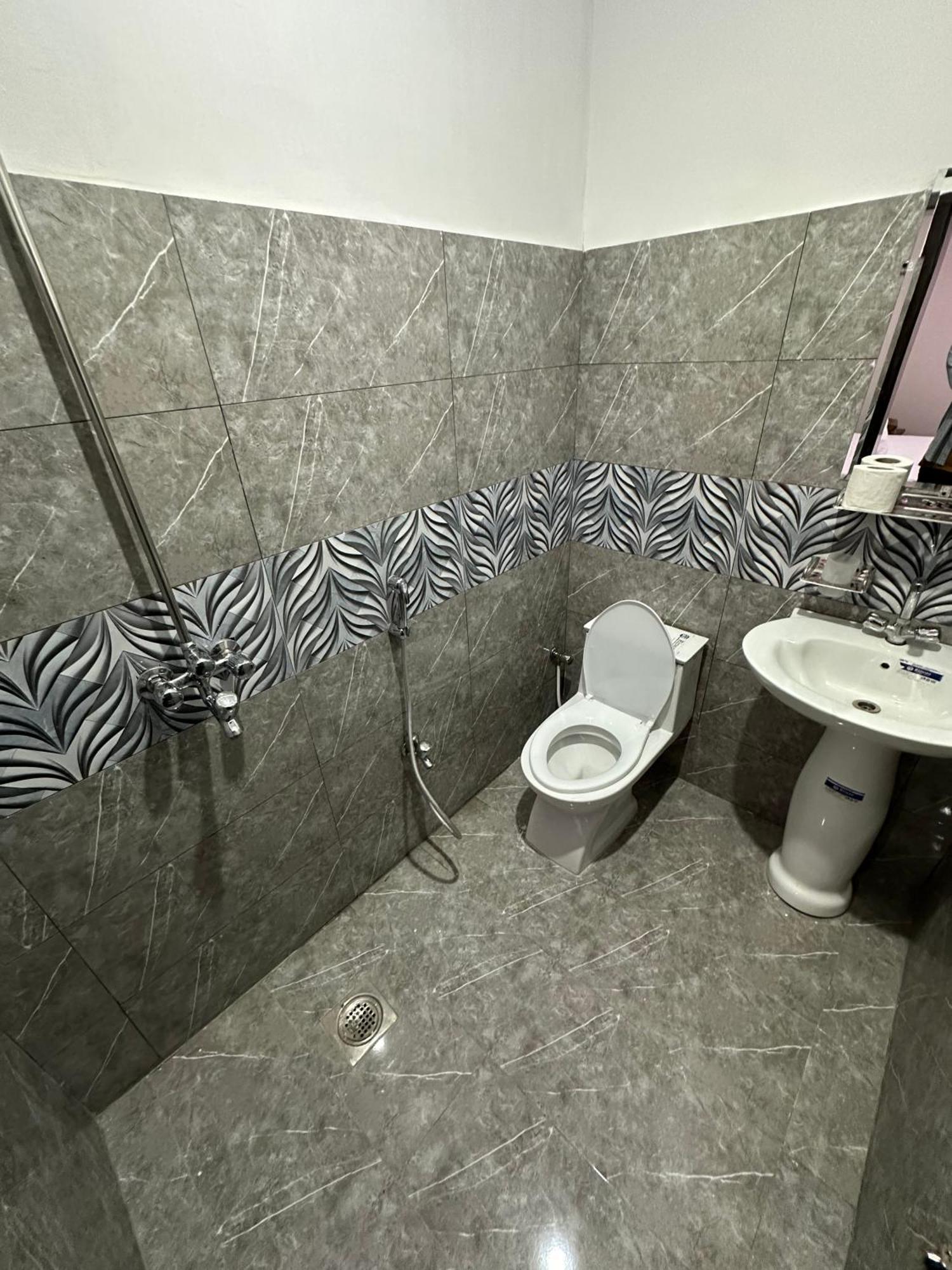 Decent Lodge Guest House İslamabad Dış mekan fotoğraf