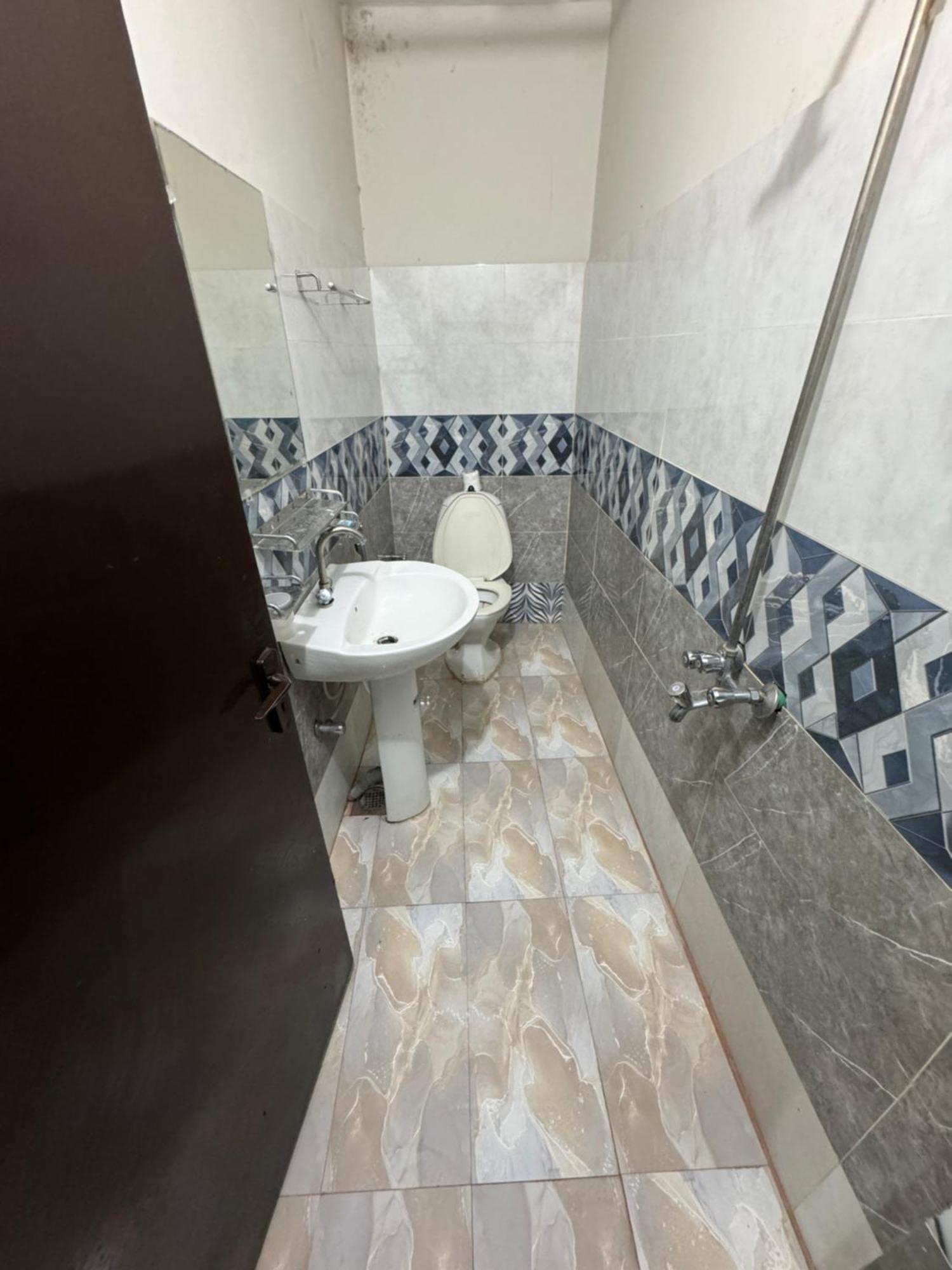 Decent Lodge Guest House İslamabad Dış mekan fotoğraf